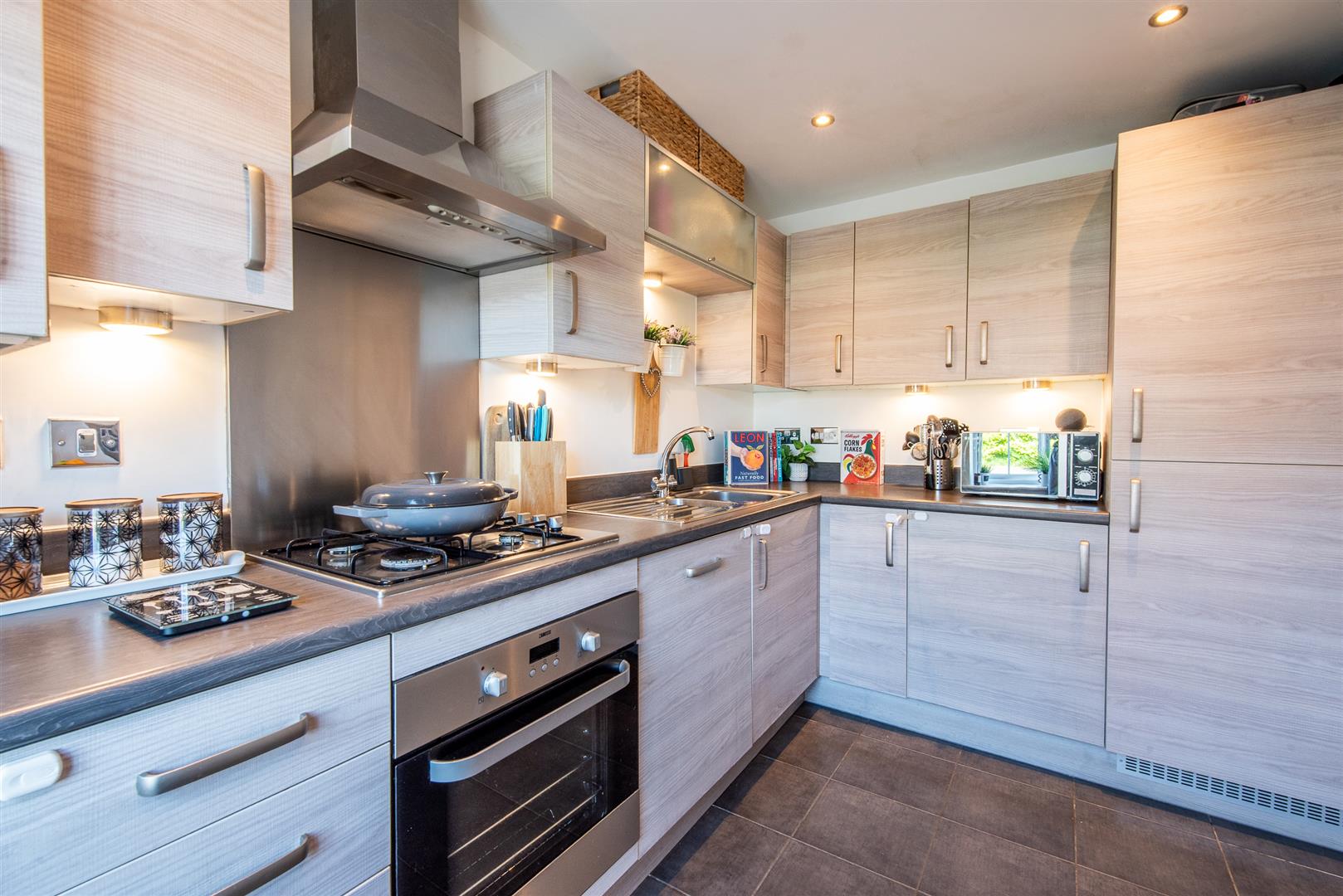3 bed property in Wareham Close, Preston